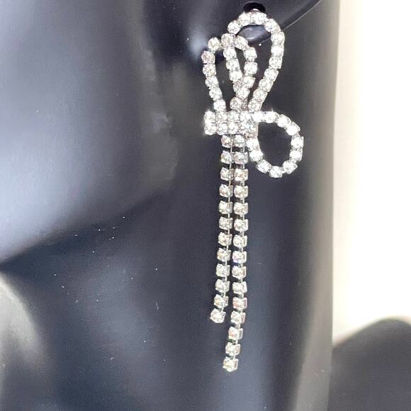 NEW Earrings Clear Rhinestone Silver Bow Dangle Drop S26 - Picture 2 of 7